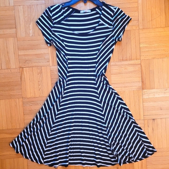 Acemi Dresses & Skirts - Junior Girl Fit & Flare Striped Dress, S